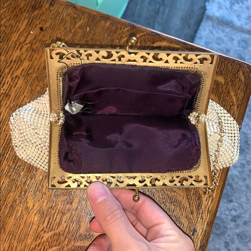 Vintage Whiting & Davis gold mesh purse with a purple lining - Picture 3 of 5